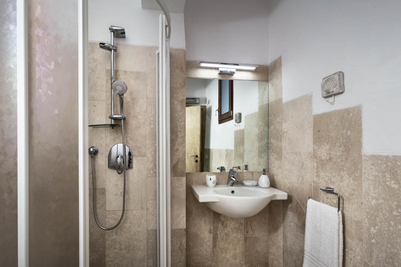 Iconic Luxury Suites Abbiadori Екстериор снимка